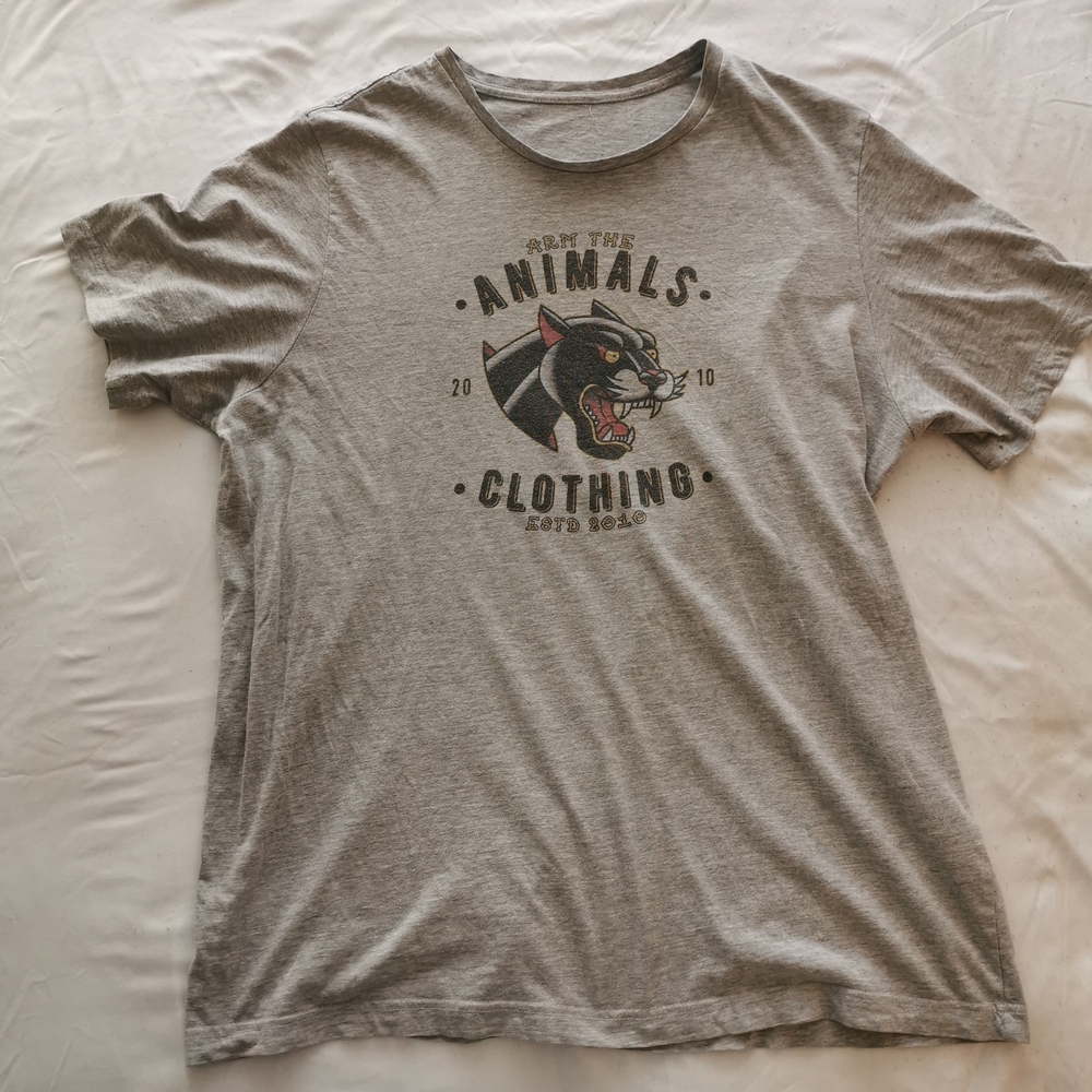 Arm The Animals Men’s Short-Sleeve Graphic Tee in Light Gray with Panther